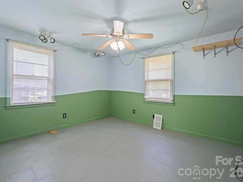 320 Myrtle School Road, Gastonia, NC 28052.  MLS# CAR4414405, YatesRealty ID 44438. 