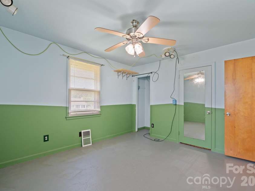 320 Myrtle School Road, Gastonia, NC 28052.  MLS# CAR4414405, YatesRealty ID 44438. 