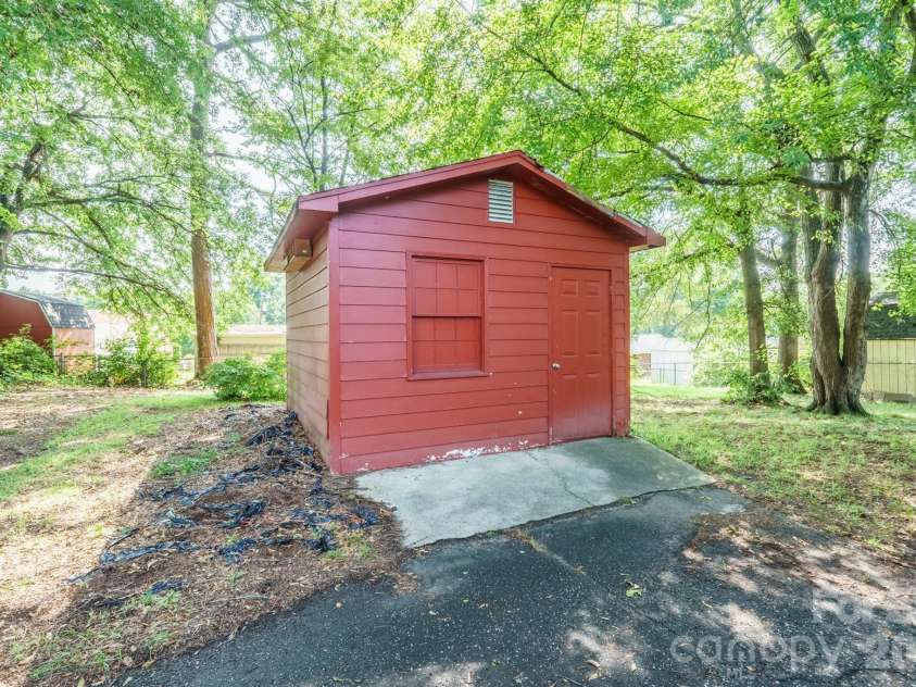 320 Myrtle School Road, Gastonia, NC 28052.  MLS# CAR4414405, YatesRealty ID 44438. 