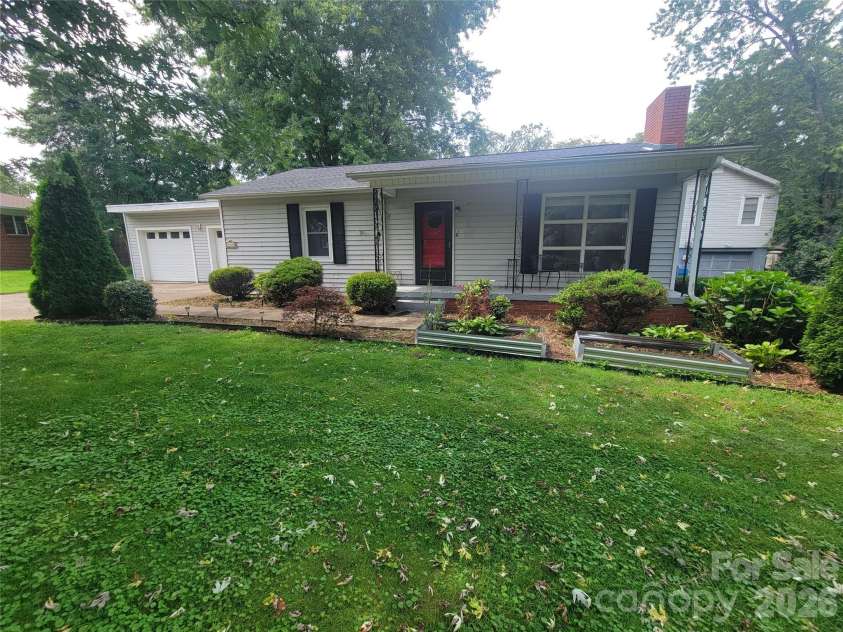 678 Brown Avenue, Waynesville, NC 28786.  MLS# CAR4414713, YatesRealty ID 44441. 