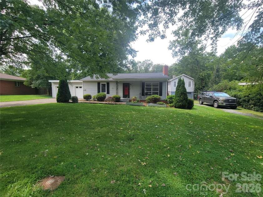 678 Brown Avenue, Waynesville, NC 28786.  MLS# CAR4414713, YatesRealty ID 44441. 