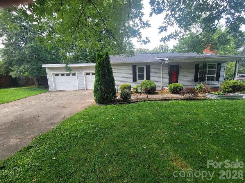 678 Brown Avenue, Waynesville, NC 28786.  MLS# CAR4414713, YatesRealty ID 44441. 