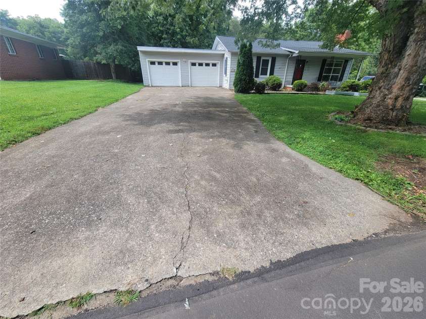 678 Brown Avenue, Waynesville, NC 28786.  MLS# CAR4414713, YatesRealty ID 44441. 