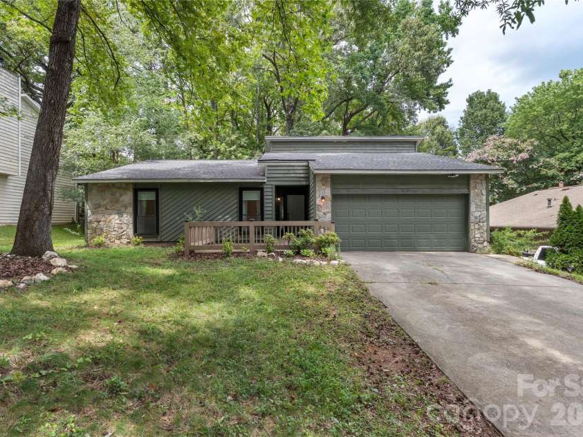 4607 Cricklewood Lane, Charlotte, NC 28212.  MLS# CAR4412859, YatesRealty ID 44442. 