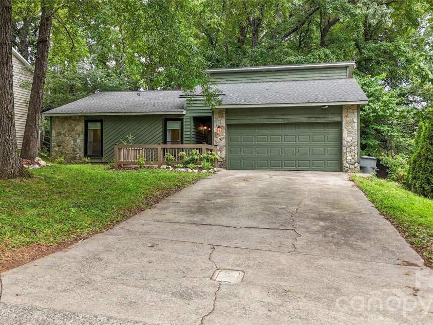 4607 Cricklewood Lane, Charlotte, NC 28212.  MLS# CAR4412859, YatesRealty ID 44442. 