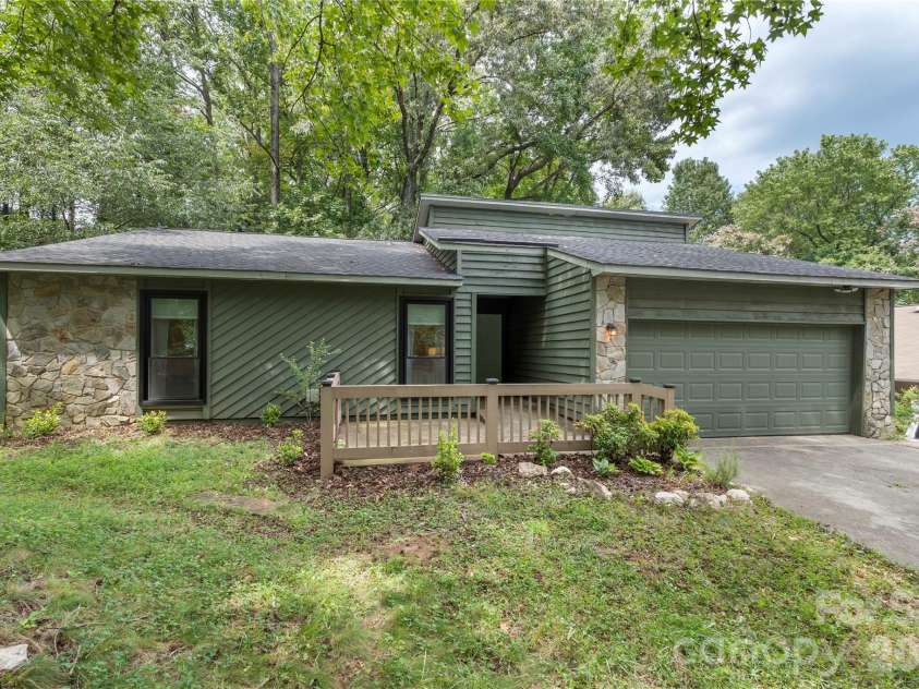 4607 Cricklewood Lane, Charlotte, NC 28212.  MLS# CAR4412859, YatesRealty ID 44442. 