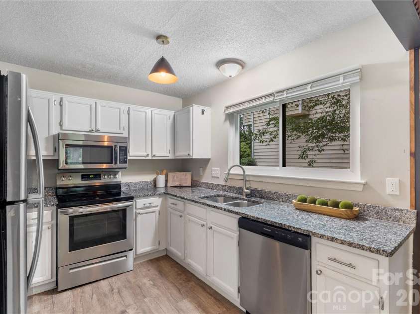 4607 Cricklewood Lane, Charlotte, NC 28212.  MLS# CAR4412859, YatesRealty ID 44442. 