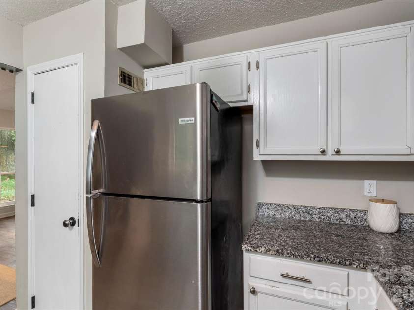 4607 Cricklewood Lane, Charlotte, NC 28212.  MLS# CAR4412859, YatesRealty ID 44442. 