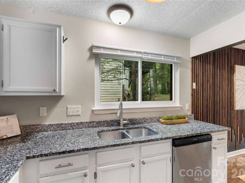 4607 Cricklewood Lane, Charlotte, NC 28212.  MLS# CAR4412859, YatesRealty ID 44442. 