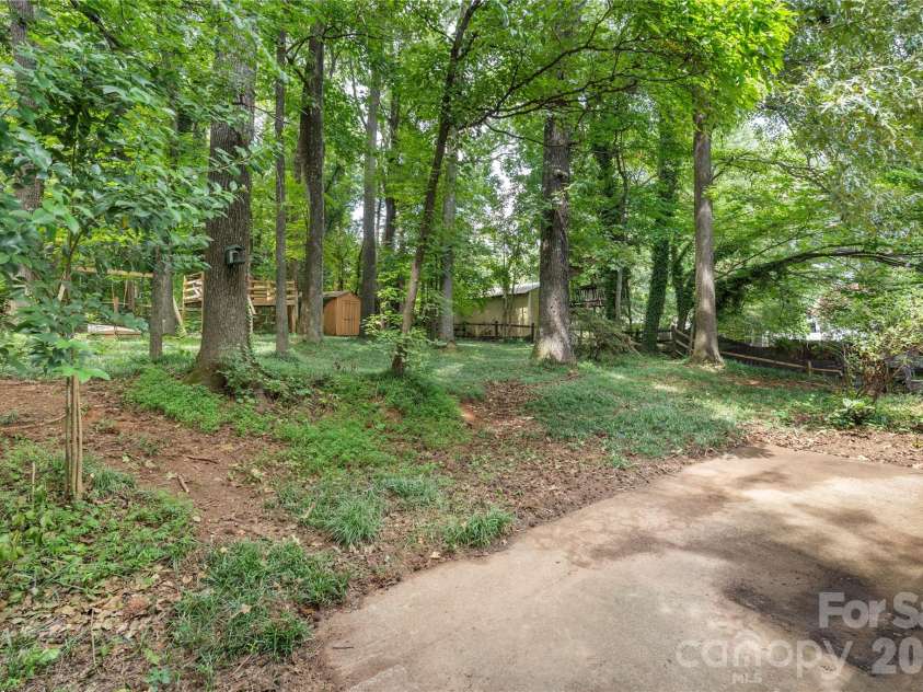 4607 Cricklewood Lane, Charlotte, NC 28212.  MLS# CAR4412859, YatesRealty ID 44442. 