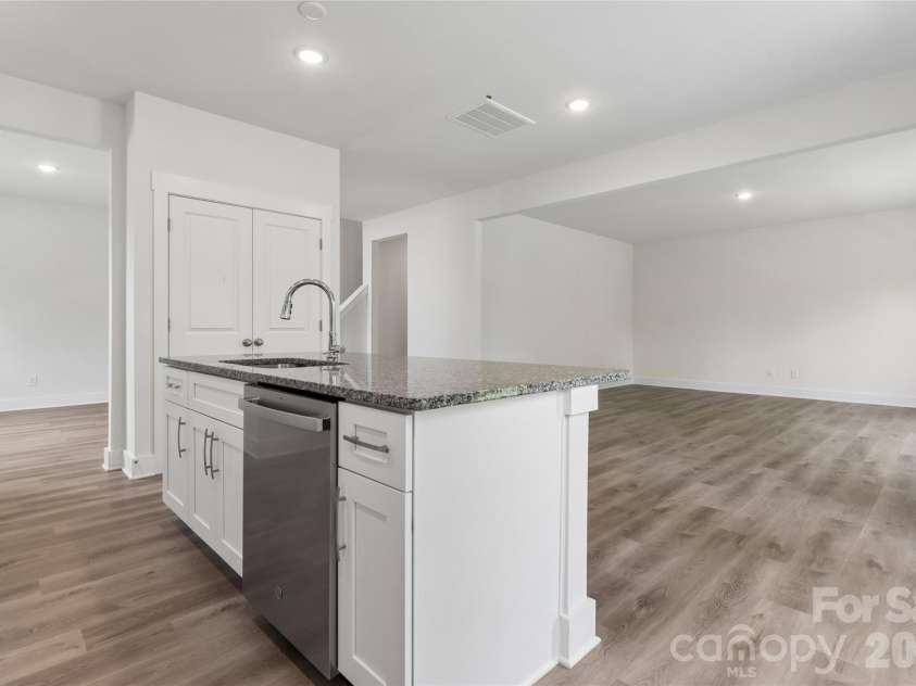 110 Morningside Loop, Troutman, NC 28166.  MLS# CAR4389466, YatesRealty ID 44443. Kitchen