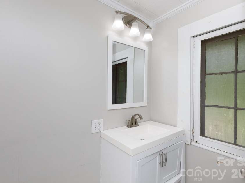 157 Walnut Street, Chester, SC 29706.  MLS# CAR4414752, YatesRealty ID 44446. 
