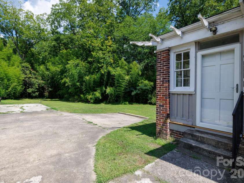 157 Walnut Street, Chester, SC 29706.  MLS# CAR4414752, YatesRealty ID 44446. 
