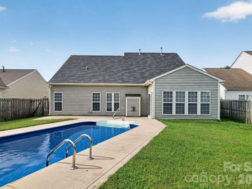 141 Crestwood Drive, Mount Holly, NC 28120.  MLS# CAR4414824, YatesRealty ID 44448. 