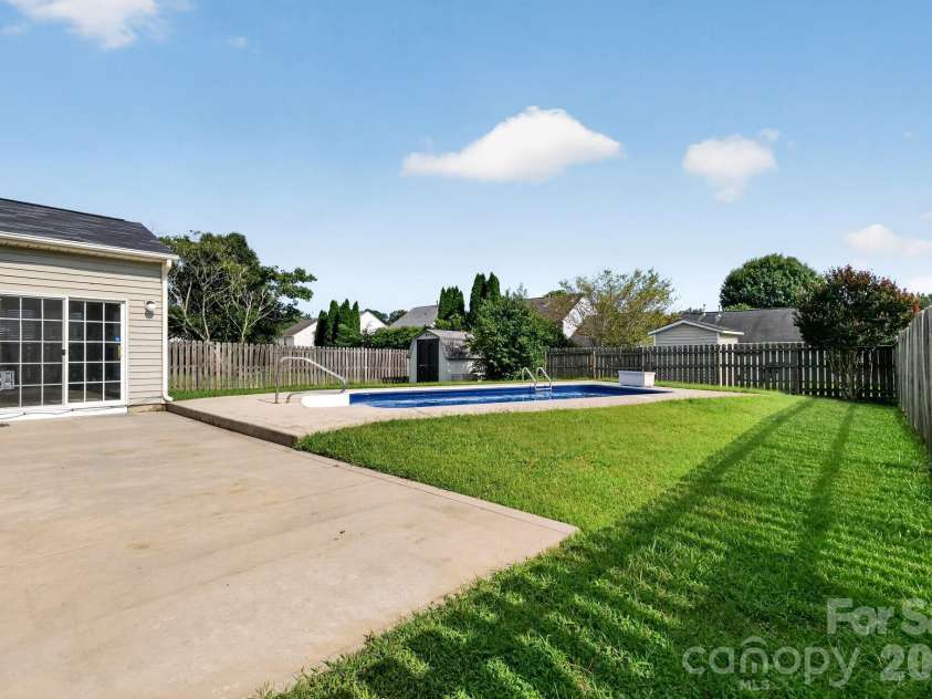 141 Crestwood Drive, Mount Holly, NC 28120.  MLS# CAR4414824, YatesRealty ID 44448. 