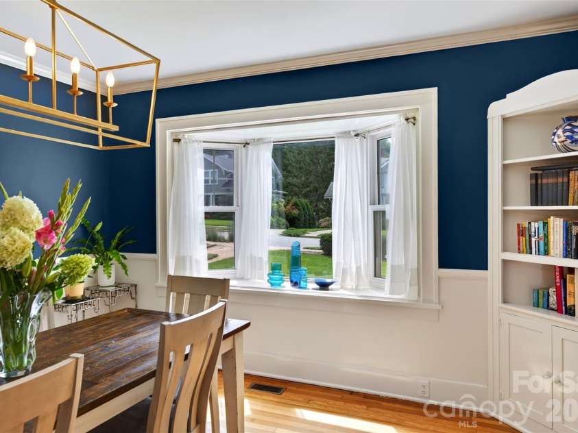 55 Edgemont Road, Asheville, NC 28801.  MLS# CAR4412693, YatesRealty ID 44449. Dining area with corner built in
