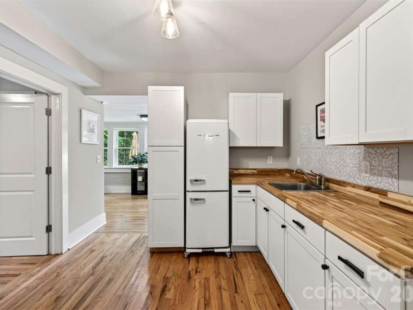 55 Edgemont Road, Asheville, NC 28801.  MLS# CAR4412693, YatesRealty ID 44449. Lower level kitchen