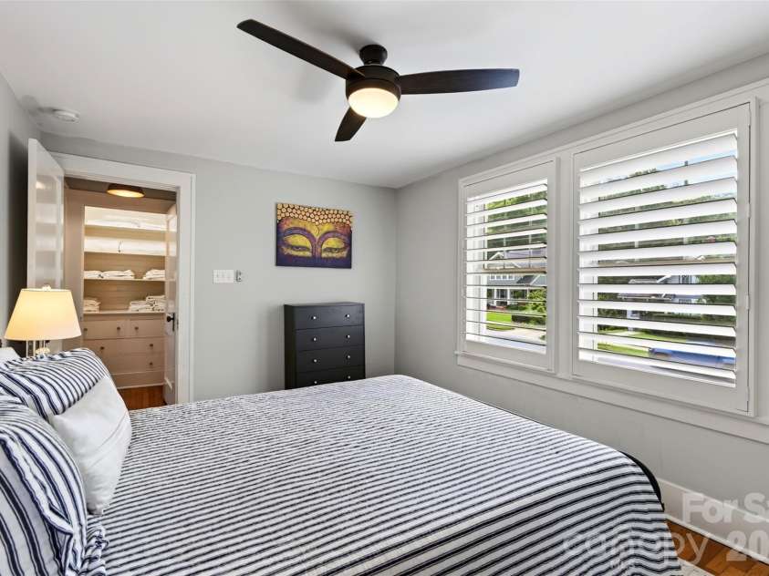 55 Edgemont Road, Asheville, NC 28801.  MLS# CAR4412693, YatesRealty ID 44449. Upper level primary suite