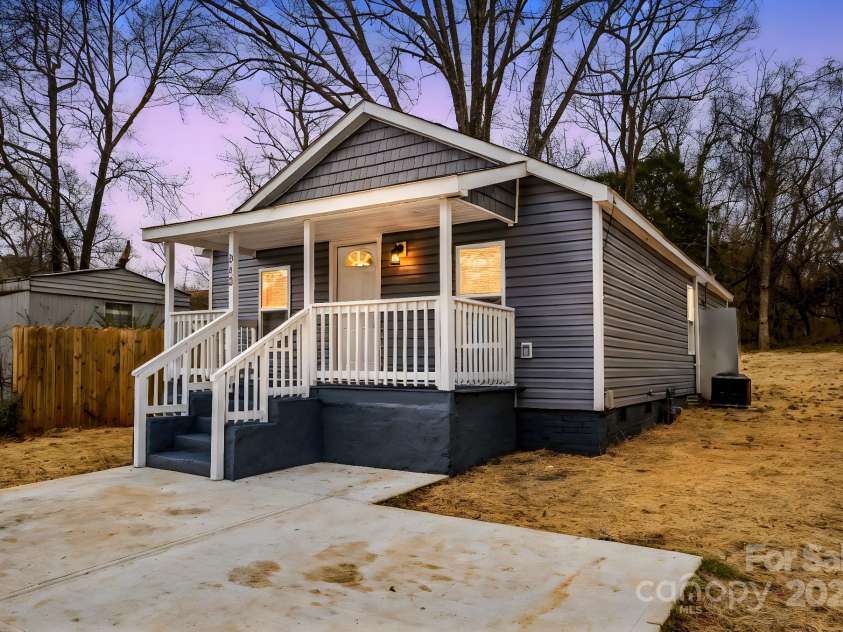 343 Bell Street, Mooresville, NC 28115.  MLS# CAR4225124, YatesRealty ID 4445. 