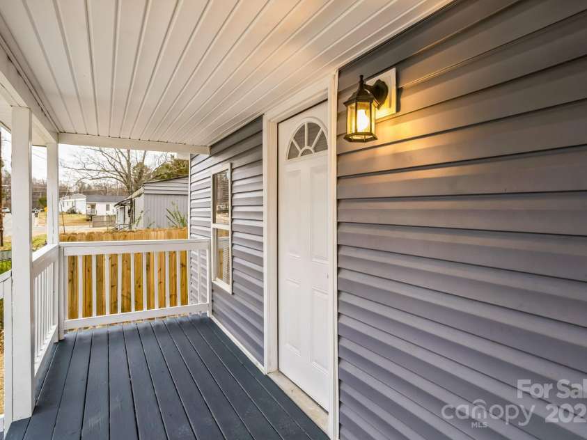 343 Bell Street, Mooresville, NC 28115.  MLS# CAR4225124, YatesRealty ID 4445. 