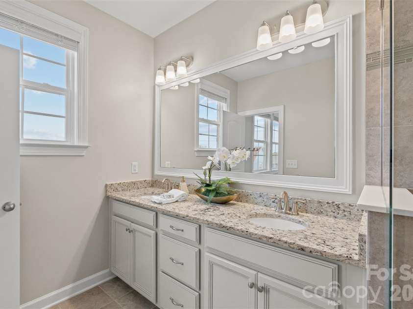 11645 Red Rust Lane, Charlotte, NC 28277.  MLS# CAR4409968, YatesRealty ID 44452. Dual Sink
