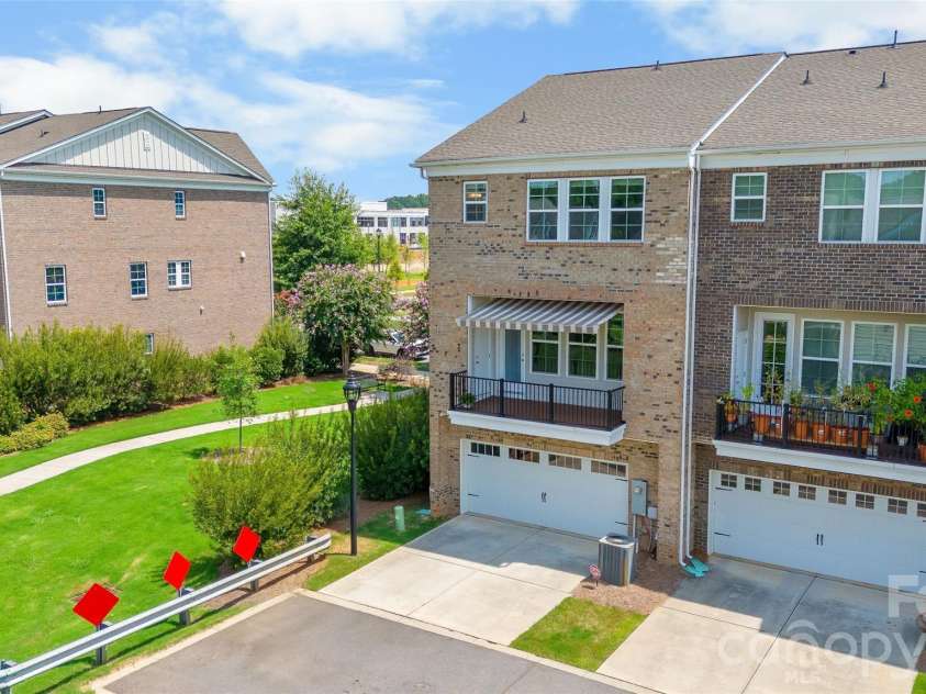 11645 Red Rust Lane, Charlotte, NC 28277.  MLS# CAR4409968, YatesRealty ID 44452. End unit with grassy area and privacy