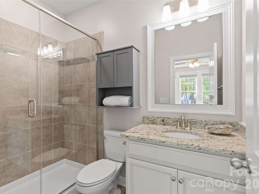 11645 Red Rust Lane, Charlotte, NC 28277.  MLS# CAR4409968, YatesRealty ID 44452. First Floor Full Bathroom