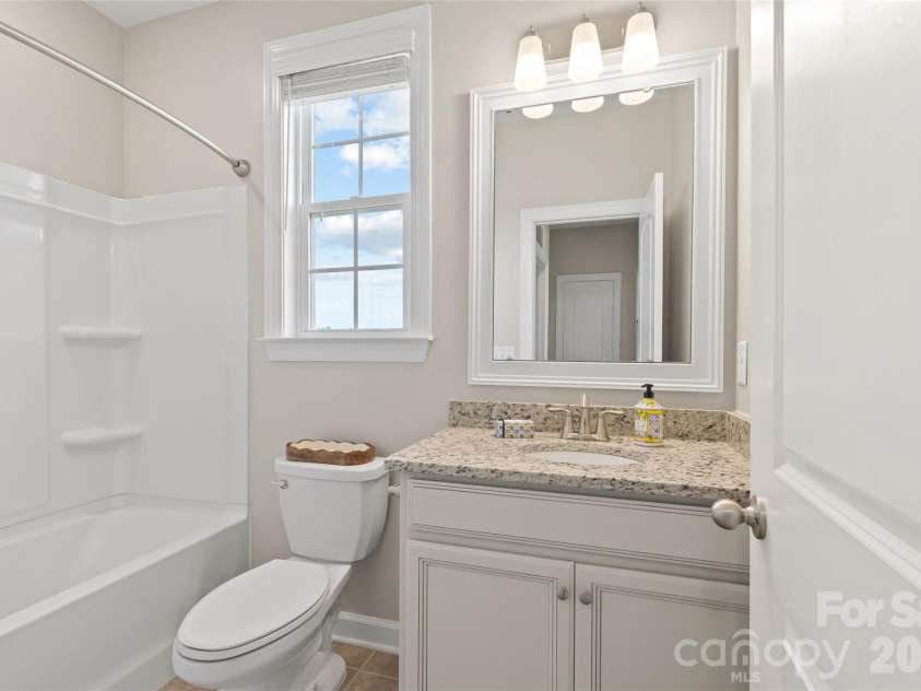 11645 Red Rust Lane, Charlotte, NC 28277.  MLS# CAR4409968, YatesRealty ID 44452. Full Bathroom