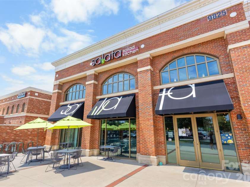 11645 Red Rust Lane, Charlotte, NC 28277.  MLS# CAR4409968, YatesRealty ID 44452. Outdoor Dining