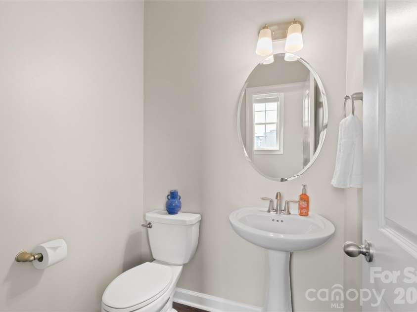 11645 Red Rust Lane, Charlotte, NC 28277.  MLS# CAR4409968, YatesRealty ID 44452. Powder Room