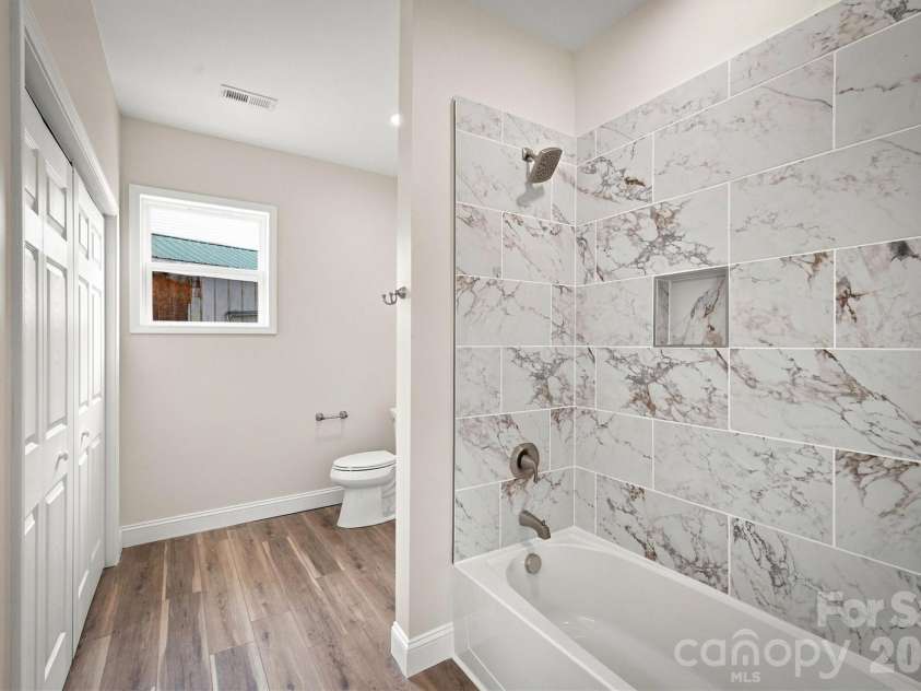 100 Gardner Street, Hickory, NC 28601.  MLS# CAR4414739, YatesRealty ID 44454. Bathroom