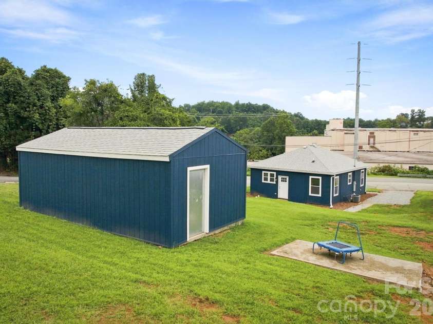 100 Gardner Street, Hickory, NC 28601.  MLS# CAR4414739, YatesRealty ID 44454. Detached Garage