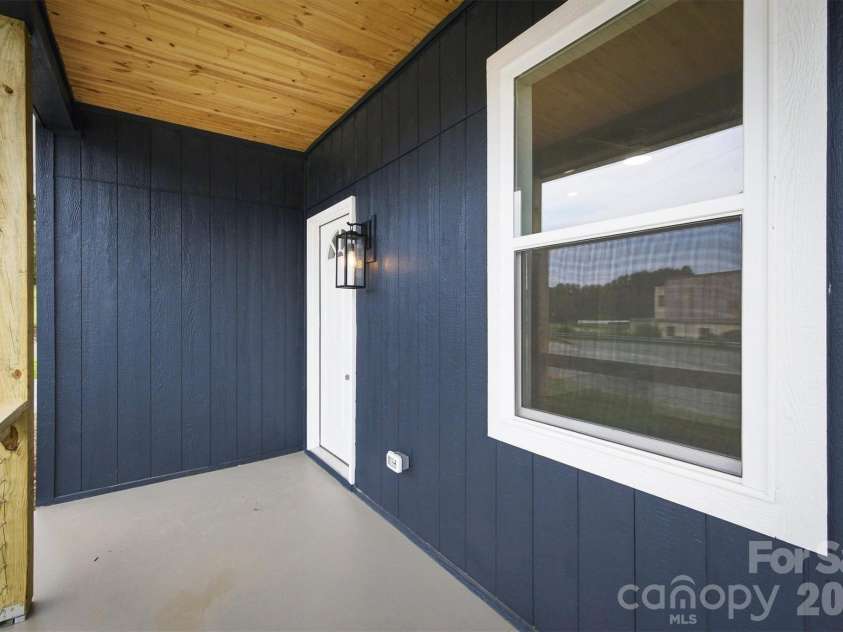 100 Gardner Street, Hickory, NC 28601.  MLS# CAR4414739, YatesRealty ID 44454. Front Porch