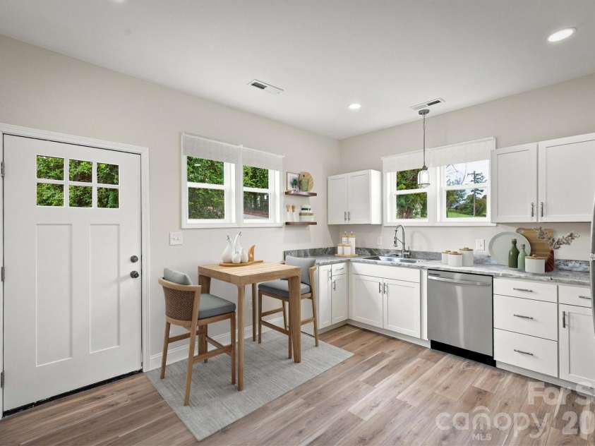 100 Gardner Street, Hickory, NC 28601.  MLS# CAR4414739, YatesRealty ID 44454. Kitchen virtually staged