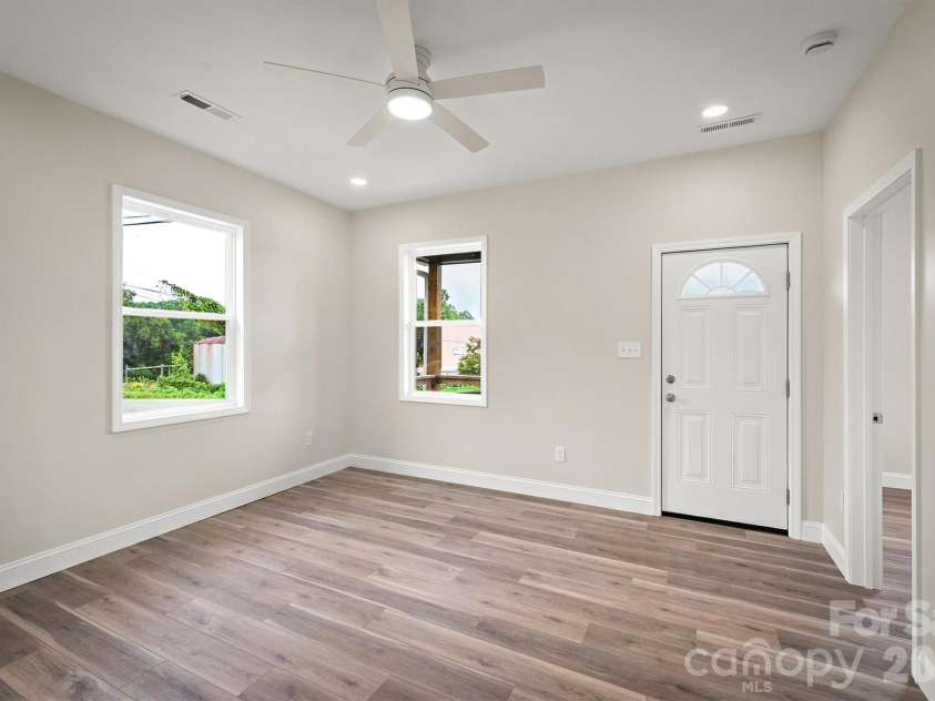 100 Gardner Street, Hickory, NC 28601.  MLS# CAR4414739, YatesRealty ID 44454. Living room