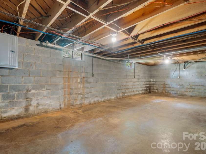 4370 Dynasty Lane, Hudson, NC 28638.  MLS# CAR4413469, YatesRealty ID 44456. Basement Can Be Accessed From Main Level or Lower Drive