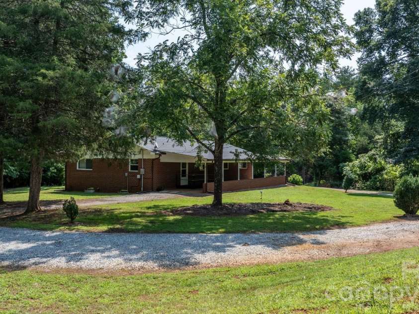 4370 Dynasty Lane, Hudson, NC 28638.  MLS# CAR4413469, YatesRealty ID 44456. Circle Drive