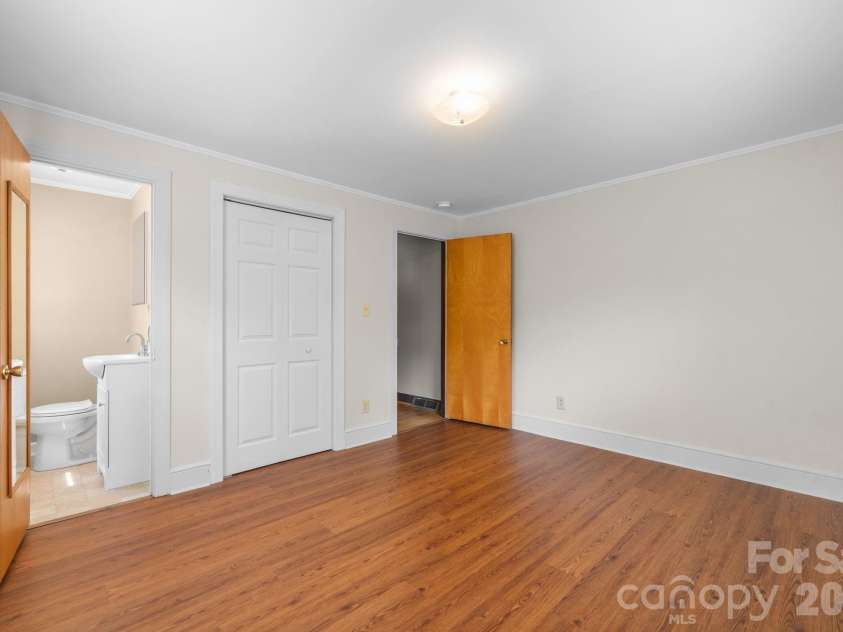 4370 Dynasty Lane, Hudson, NC 28638.  MLS# CAR4413469, YatesRealty ID 44456. Half Bath & Closet