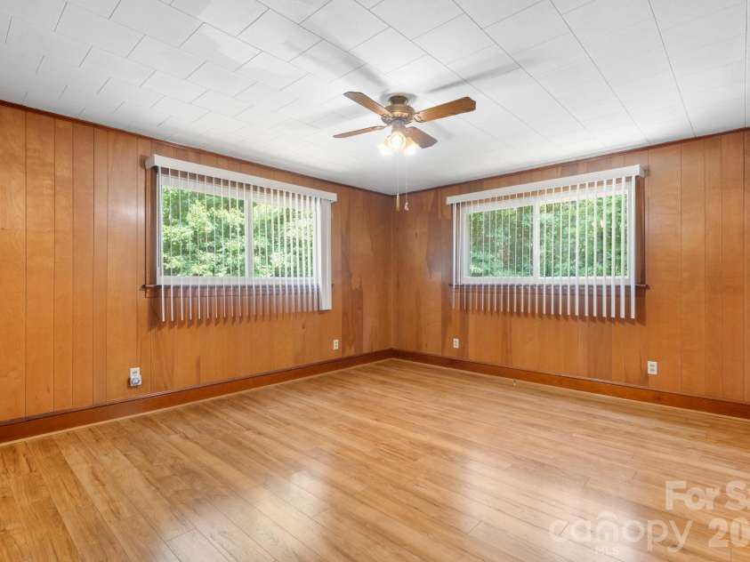 4370 Dynasty Lane, Hudson, NC 28638.  MLS# CAR4413469, YatesRealty ID 44456. Living Area Next to Kitchen