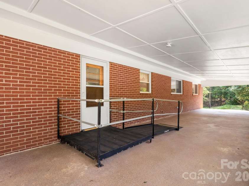 4370 Dynasty Lane, Hudson, NC 28638.  MLS# CAR4413469, YatesRealty ID 44456. Ramp allows for easy access or can be removed for more space