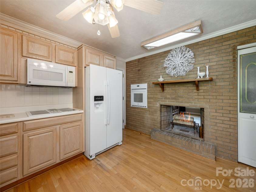 303 Tree Haven Boulevard, Hendersonville, NC 28791.  MLS# CAR4414880, YatesRealty ID 44459. 