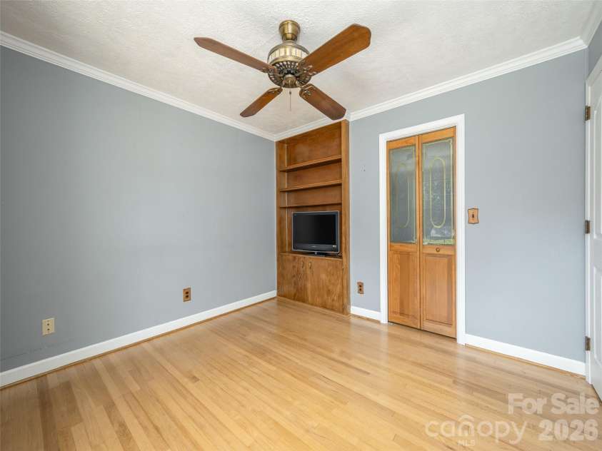 303 Tree Haven Boulevard, Hendersonville, NC 28791.  MLS# CAR4414880, YatesRealty ID 44459. 