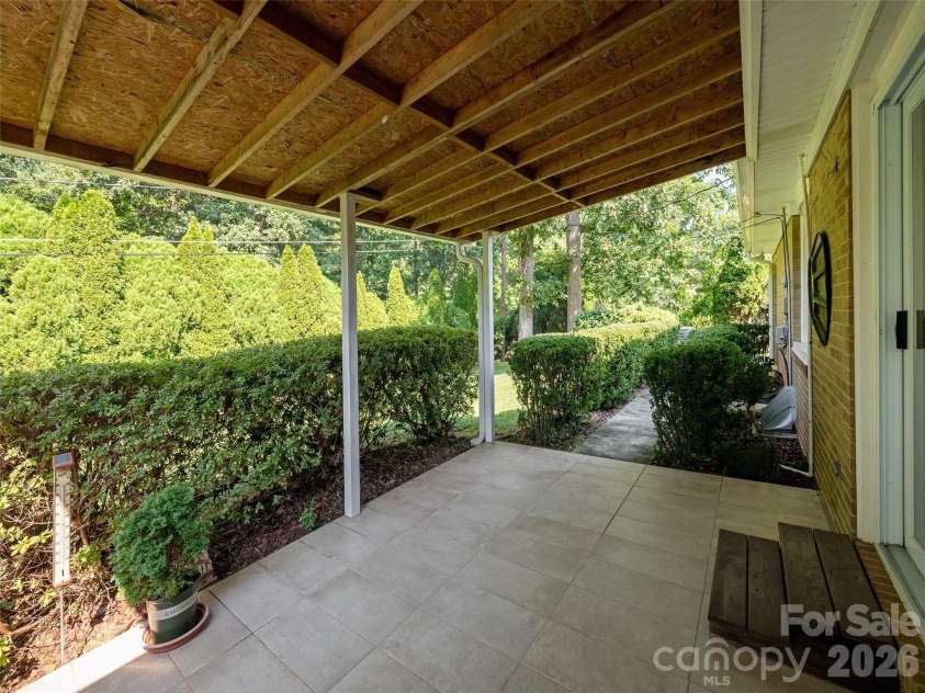 303 Tree Haven Boulevard, Hendersonville, NC 28791.  MLS# CAR4414880, YatesRealty ID 44459. 