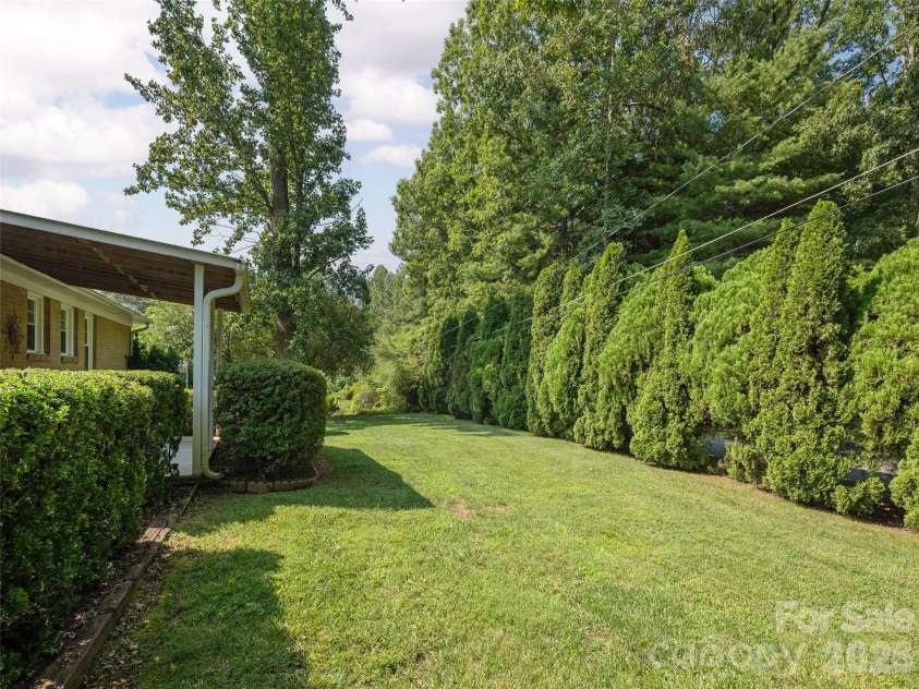 303 Tree Haven Boulevard, Hendersonville, NC 28791.  MLS# CAR4414880, YatesRealty ID 44459. 