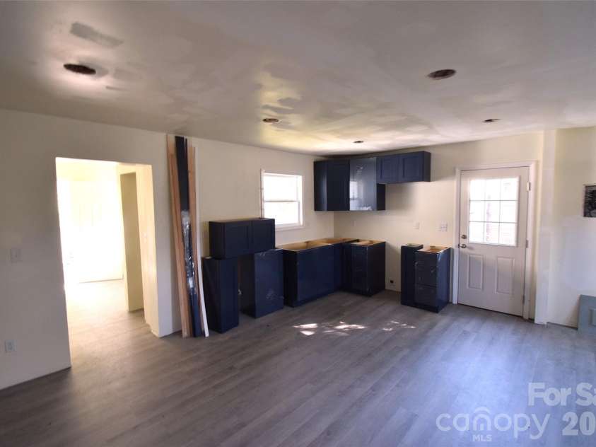 2546 Amber Crest Drive, Gastonia, NC 28052.  MLS# CAR4358400, YatesRealty ID 4446. Kitchen