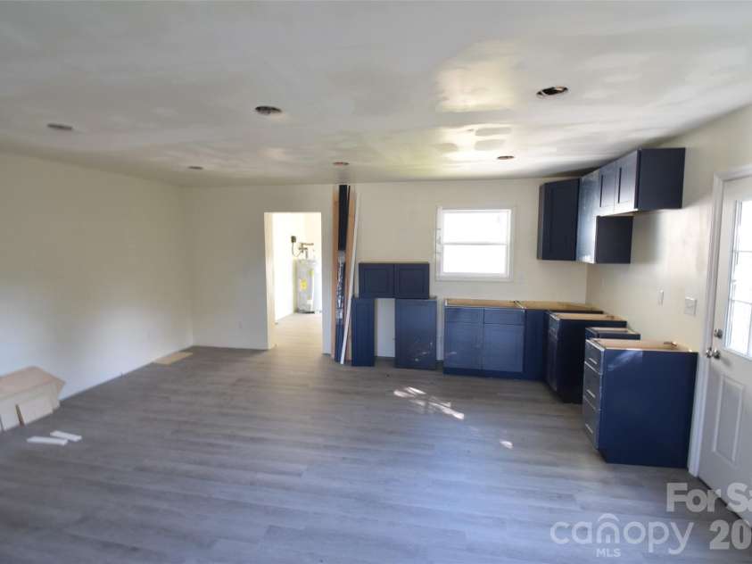 2546 Amber Crest Drive, Gastonia, NC 28052.  MLS# CAR4358400, YatesRealty ID 4446. Kitchen and Dining Area
