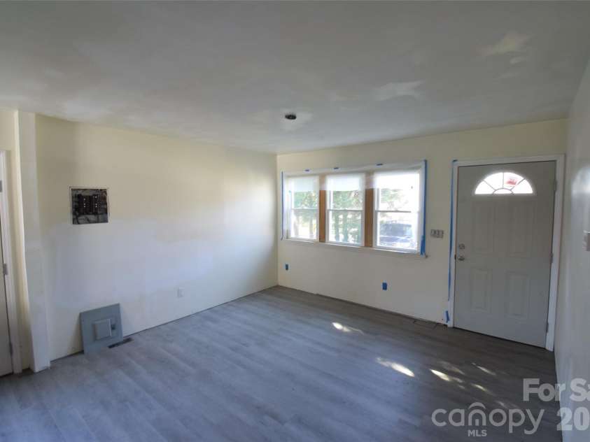 2546 Amber Crest Drive, Gastonia, NC 28052.  MLS# CAR4358400, YatesRealty ID 4446. Living Room