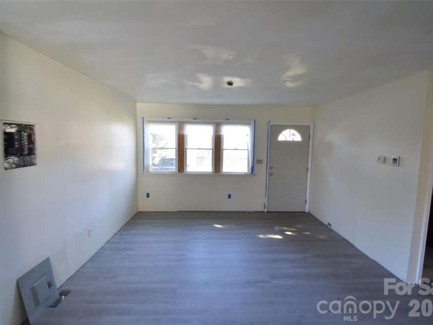 2546 Amber Crest Drive, Gastonia, NC 28052.  MLS# CAR4358400, YatesRealty ID 4446. Living Room