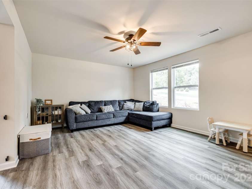 415 Kickapoo Avenue, Gastonia, NC 28056.  MLS# CAR4263401, YatesRealty ID 4446. Living room