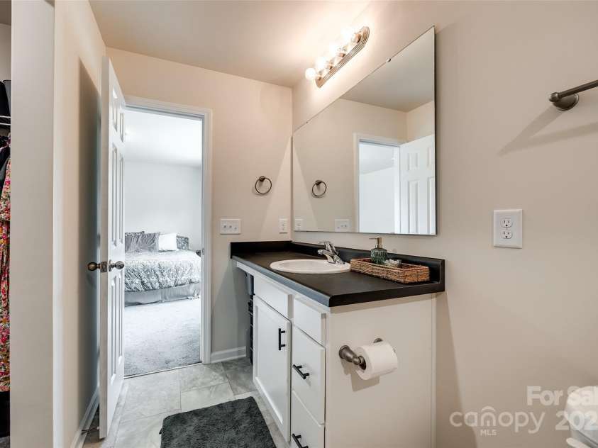 415 Kickapoo Avenue, Gastonia, NC 28056.  MLS# CAR4263401, YatesRealty ID 4446. Primary bathroom